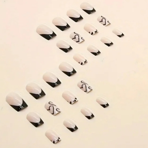 24 Pieces Fake Press On Nails - Picture 2 of 6